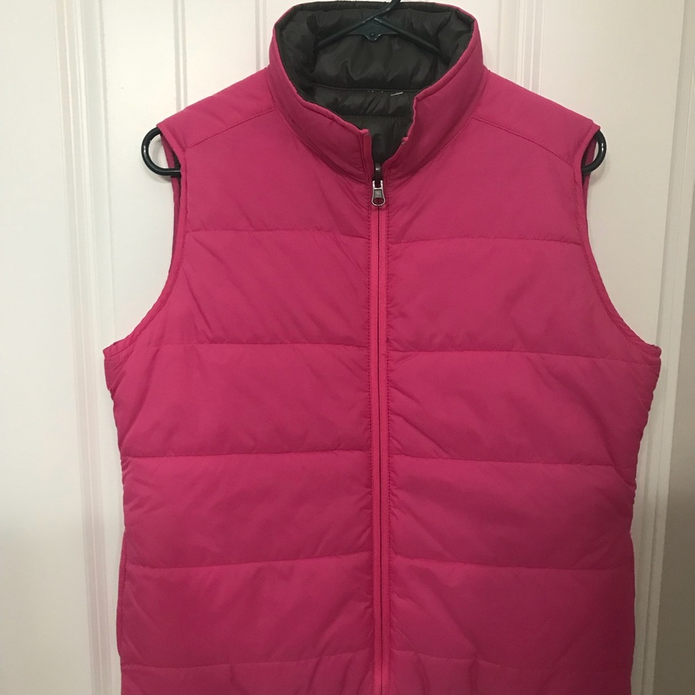 Reversible puffer vest